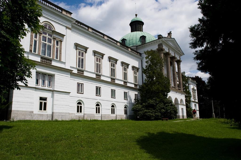 Hotel Zamok Topolcianky Exterior photo